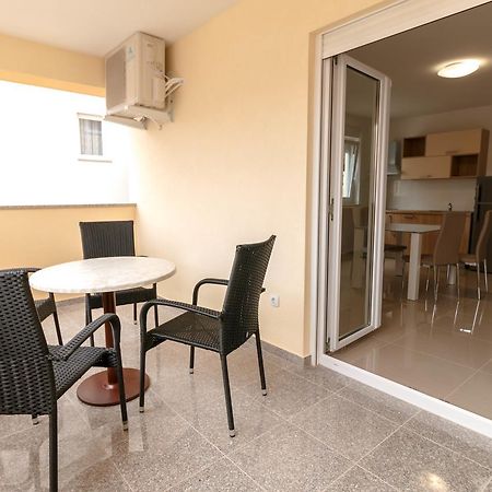 Summer Fun Apartments Novalja Exterior photo